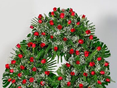 Corona de difuntos con rosas blancas mod. R1 - Envio Coronas Murcia