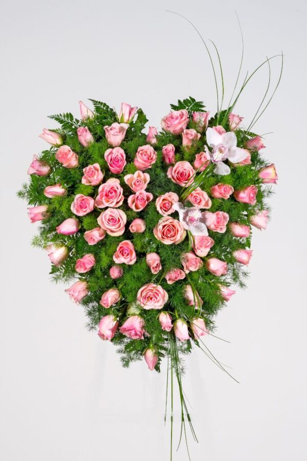 Flores Difuntos Corazón con rosas, verdes y orquídeas mod. Corazón de Rosas - Envio Coronas Murcia